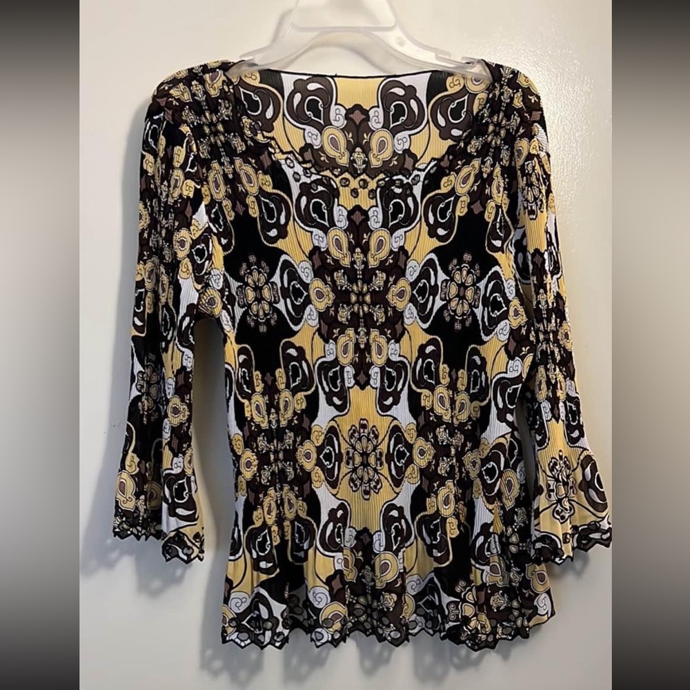 Accordion Style Flare Sleeve Top 🌼
